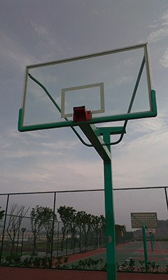 方管篮球架配钢化玻璃篮板